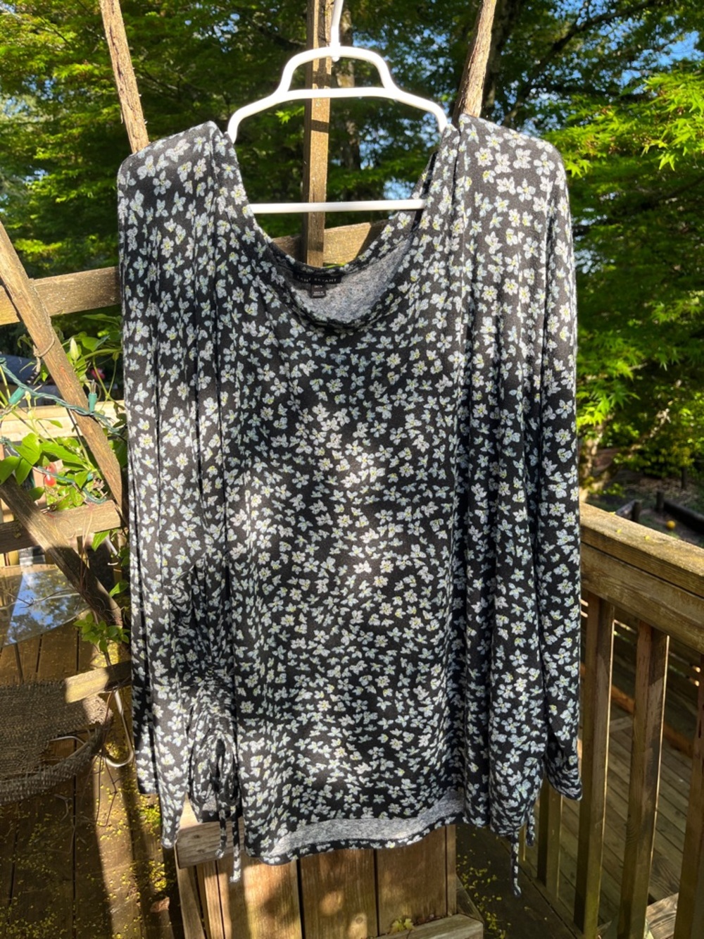 Black Floral Long-Sleeve Women's Top Lightweight Casual Tee lane Bryant Sz 26/28